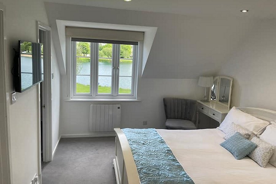 Lakescape Lodge Master Bedroom
