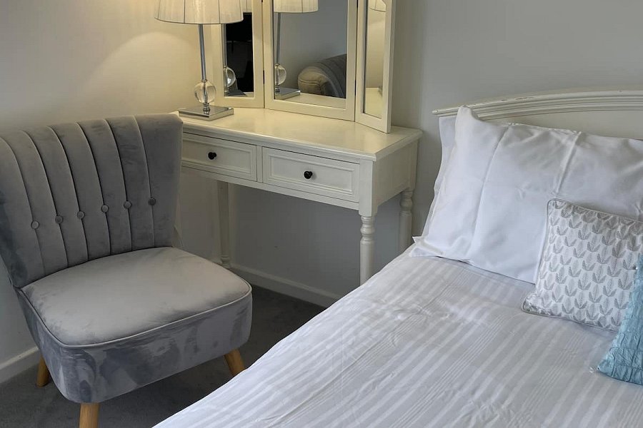 Lakescape Lodge Master Bedroom