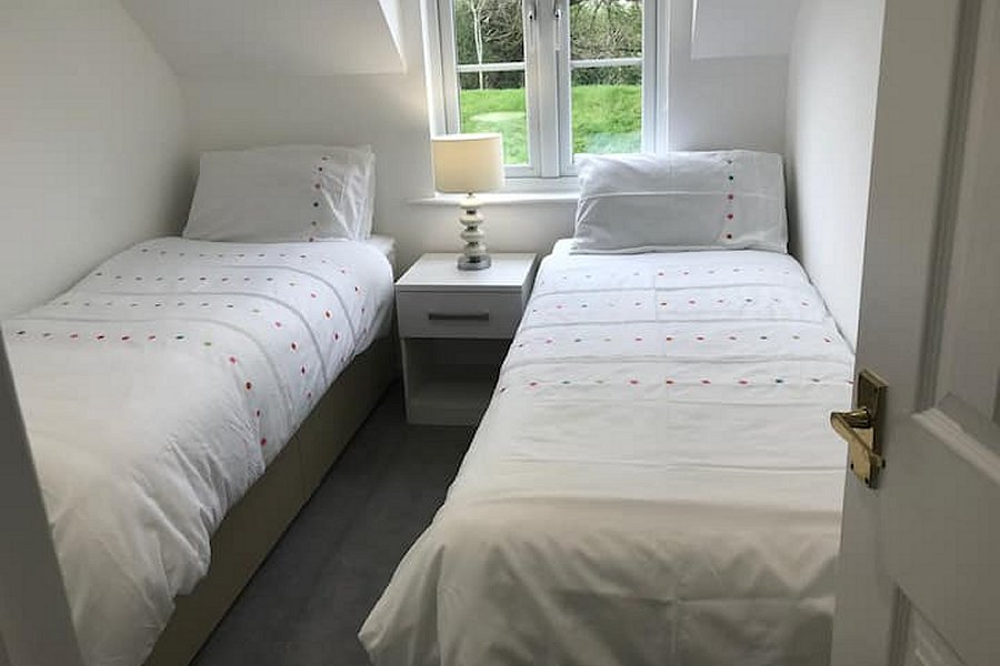 Lakescape Lodge Twin Bedroom