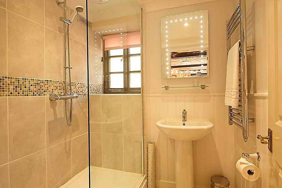 Malston Lakeside Bathroom
