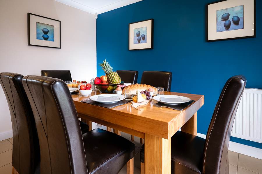 Lakeview Holiday Cottages Dining Area