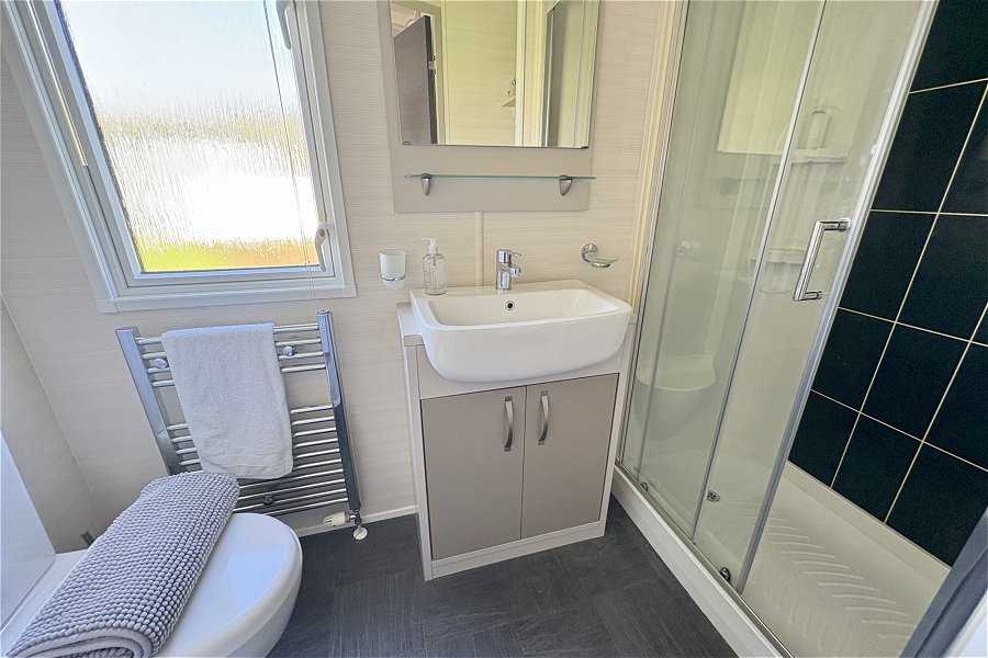 Lakewood Lodge Bathroom