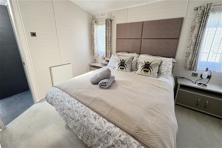 Lakewood Lodge Double Bedroom