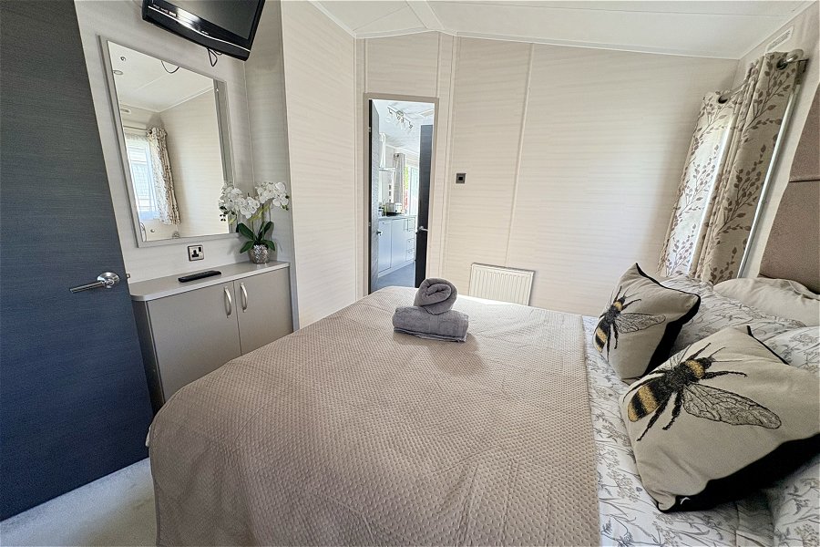 Lakewood Lodge Double Bedroom
