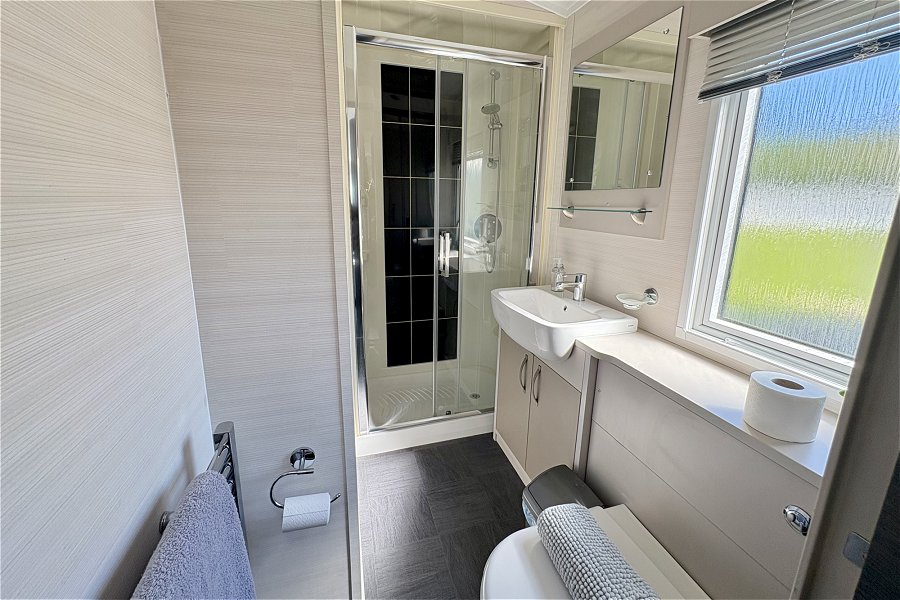 Lakewood Lodge Double Bedroom Ensuite