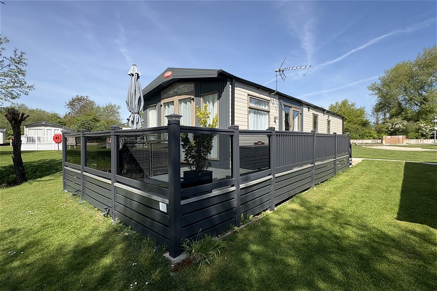 Cotswolds holiday property - Lakewood Lodge