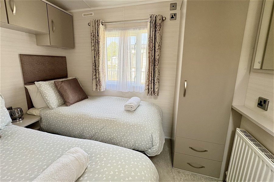 Lakewood Lodge Twin Bedroom