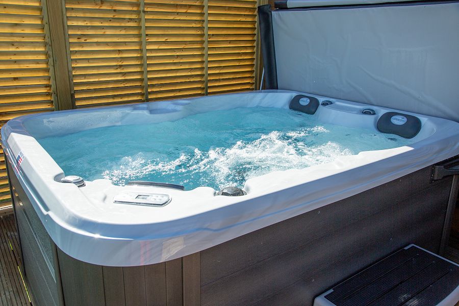 Largo Law Lodge Hottub