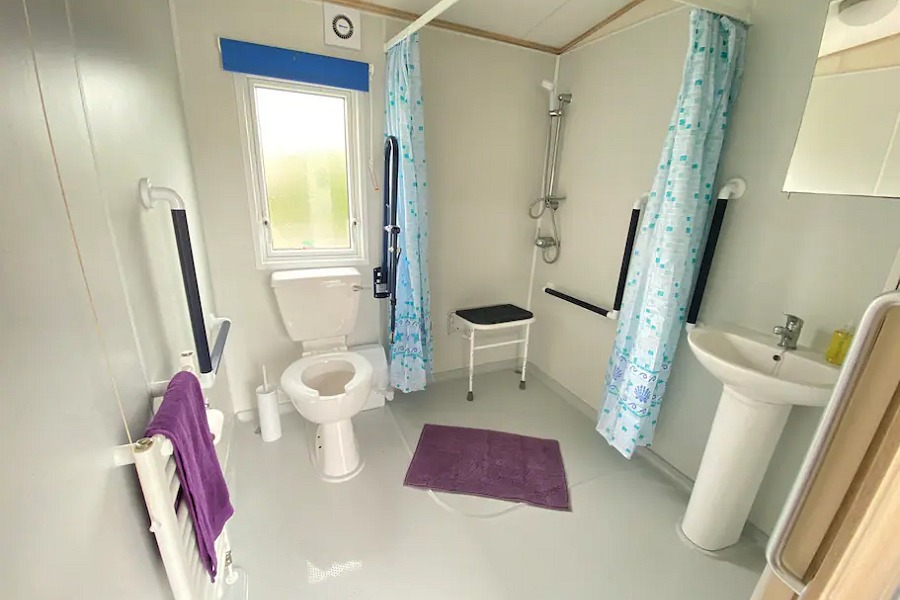Lavender Lodge Bathroom