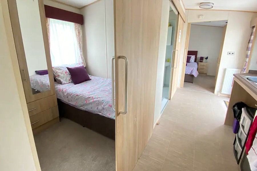 Lavender Lodge Twin Bedroom