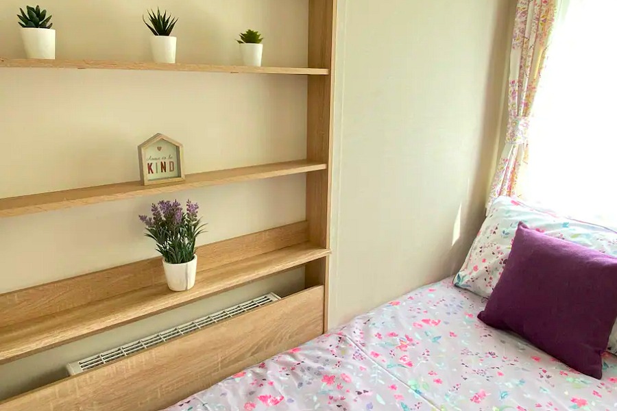 Lavender Lodge Twin Bedroom