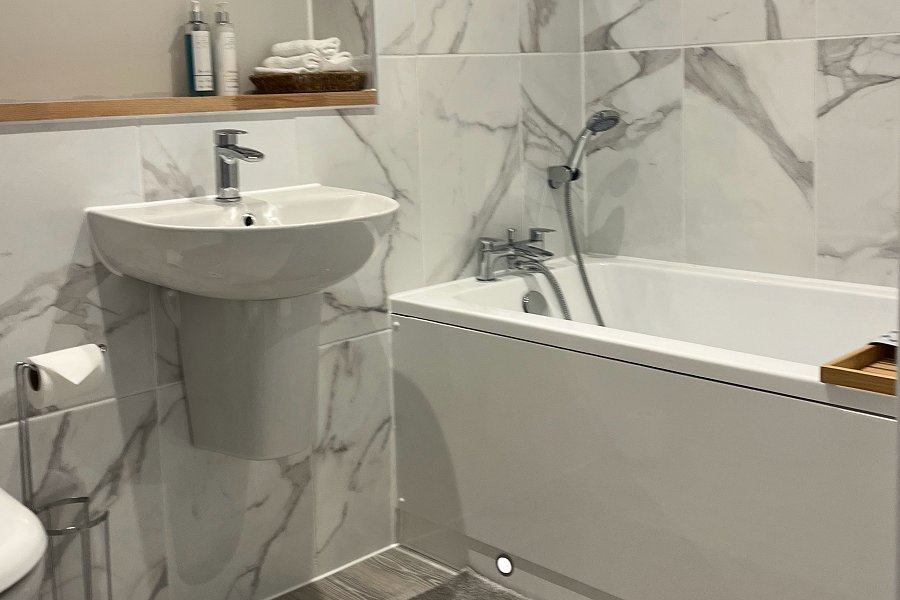 Liming Lodge Family Bathroom
