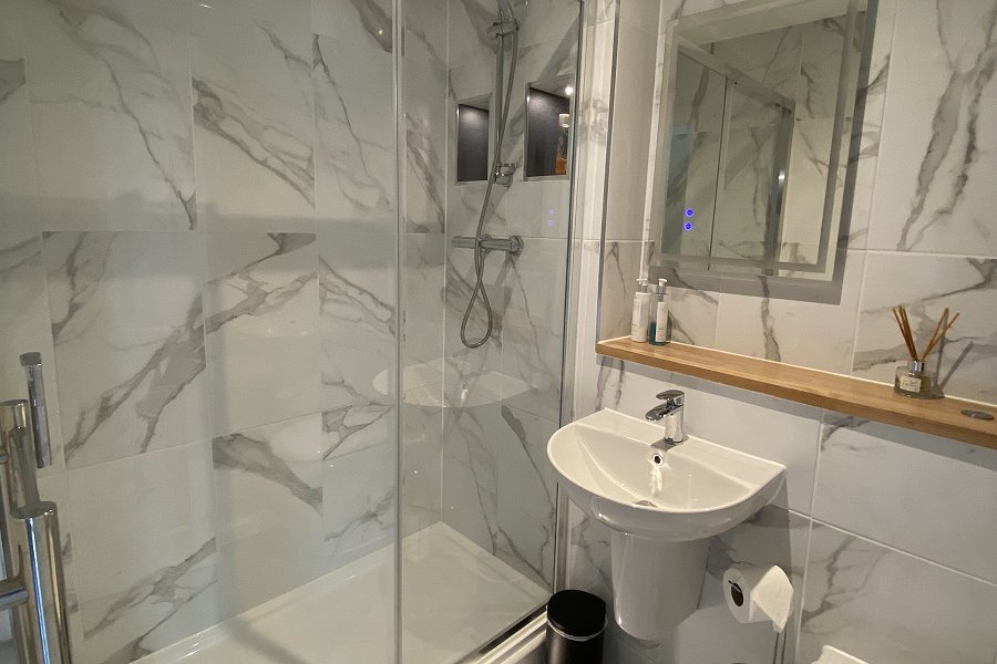 Liming Lodge Ensuite Bathroom