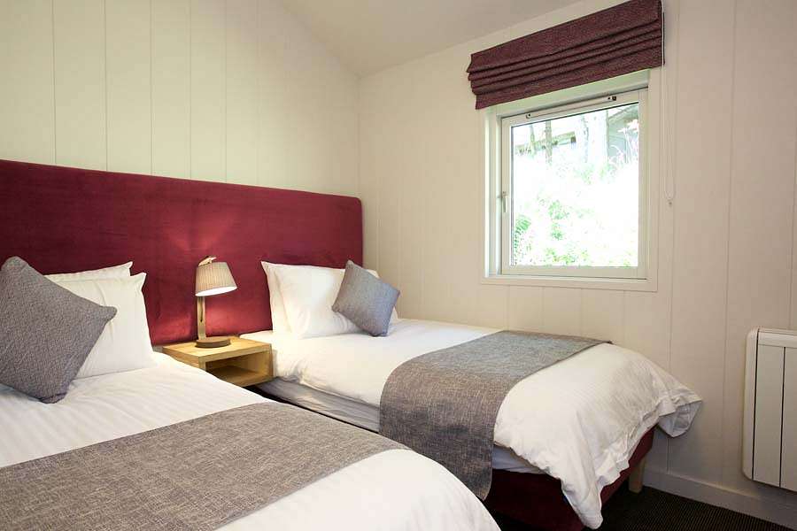 Ardeonaig Rocks Lodge Twin Bedroom