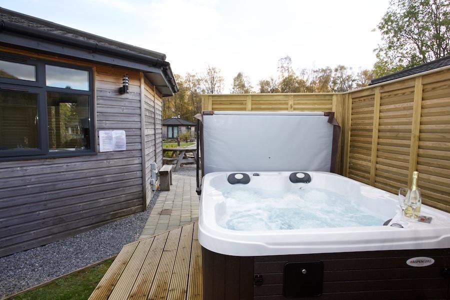 Loch Tay Woodland Cabin Hot Tub