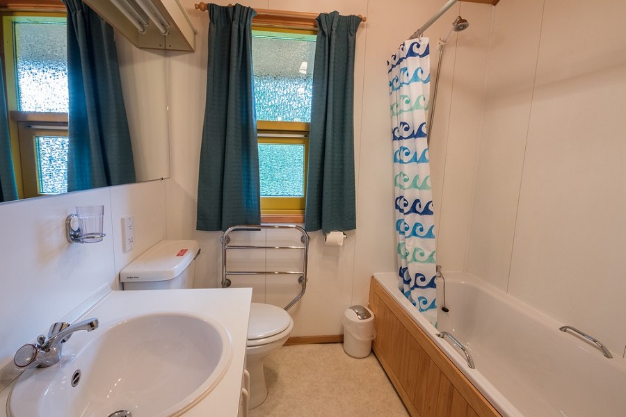 Fiddlers Bay Bathroom