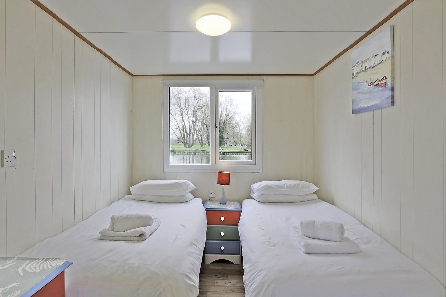 Lucky Venture Twin bedroom