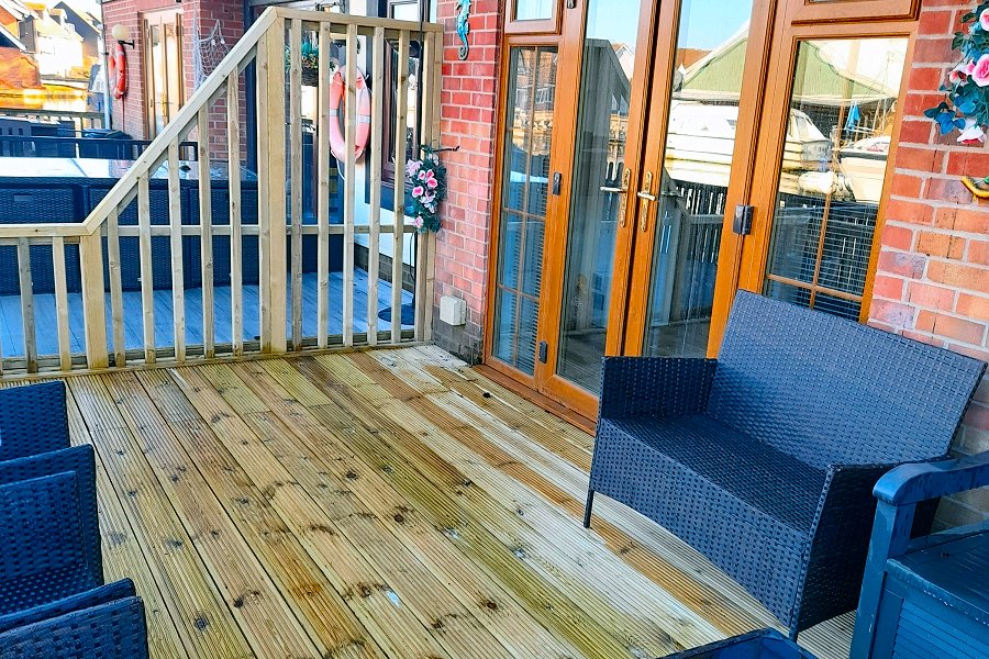 Ludgate Cottage Deck