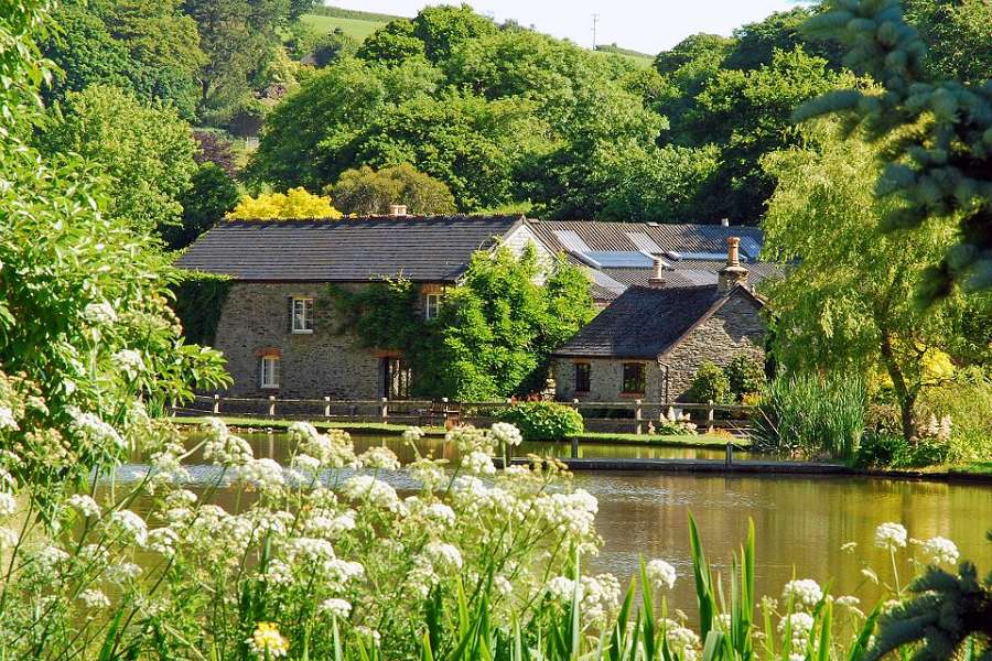 Malston Lakeside Cottage