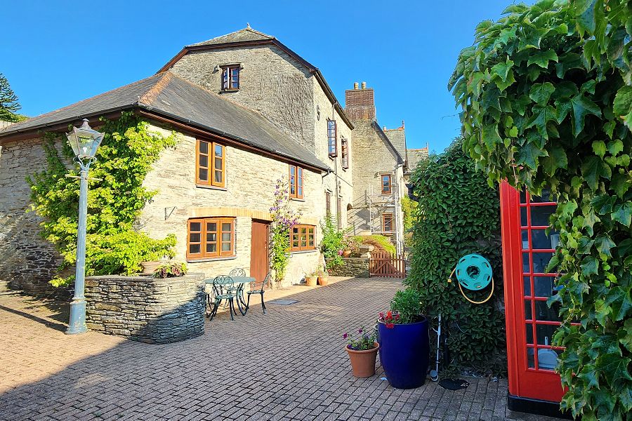 Malston Courtyard Cottage