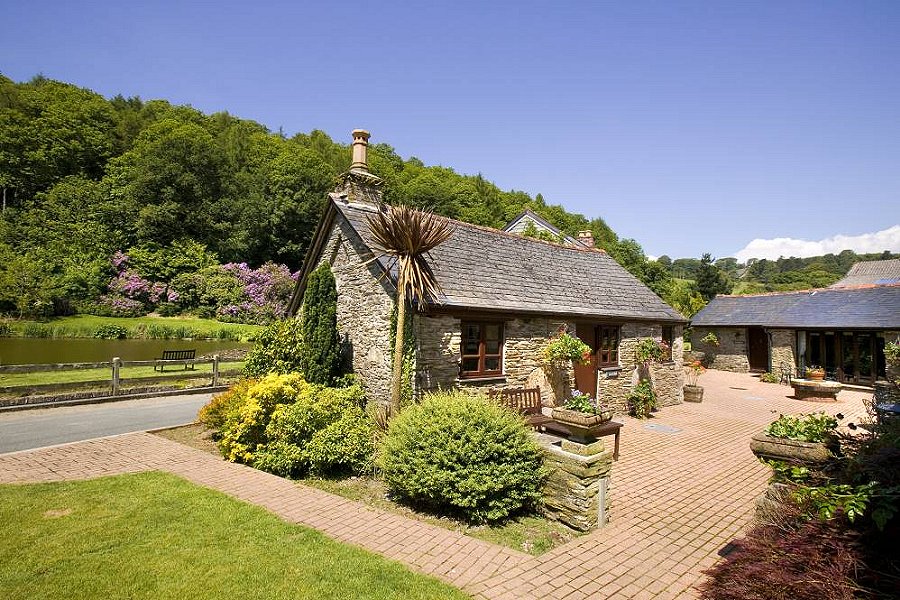 Malston Mill Lakeside Cottage Devon