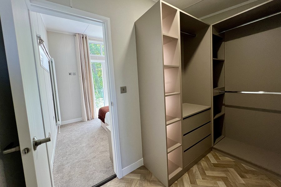 Riverside Retreat Double Bedroom Walk-in Wardrobe