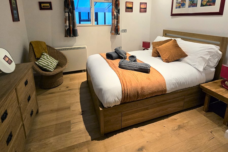 Dinky Daze Double Bedroom