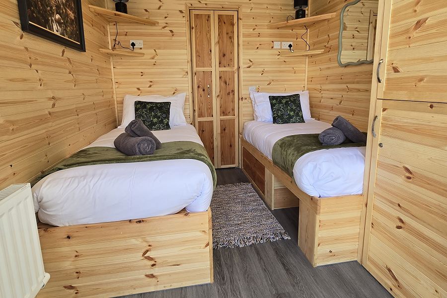 Dinky Daze Snug Twin Bedroom