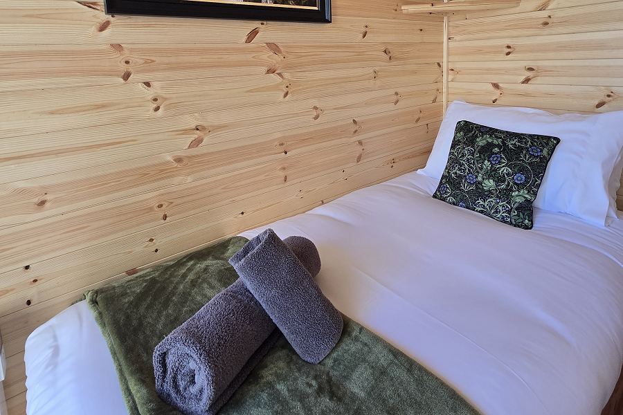 Dinky Daze Snug Twin Bedroom