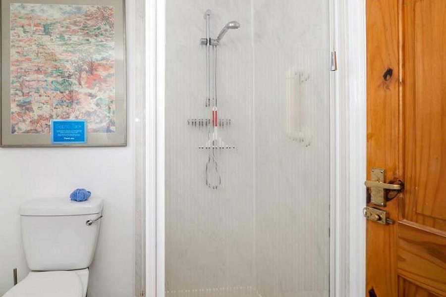Yare View Lodge Bathroom