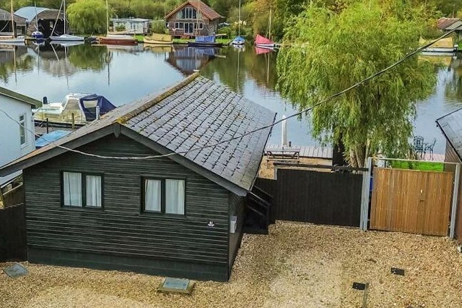 Yare View Lodge Exterior