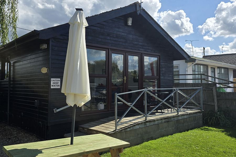 Yare View Lodge Exterior