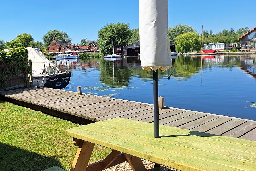 Yare View Lodge Exterior