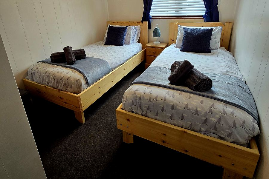 Yare View Lodge Twin Bedroom