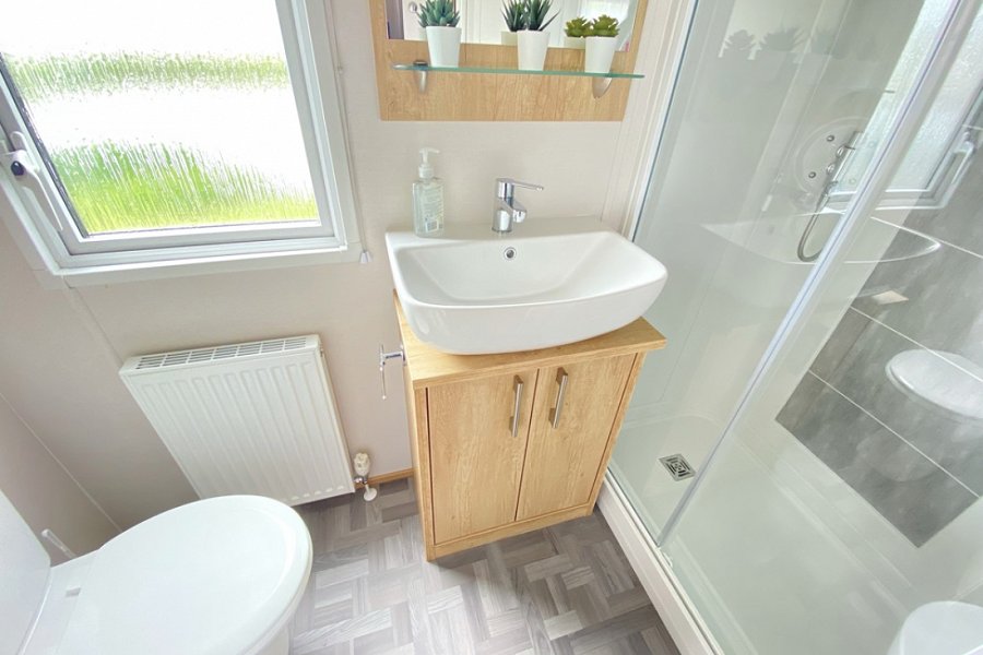 Norfolk Ensuite Bathroom