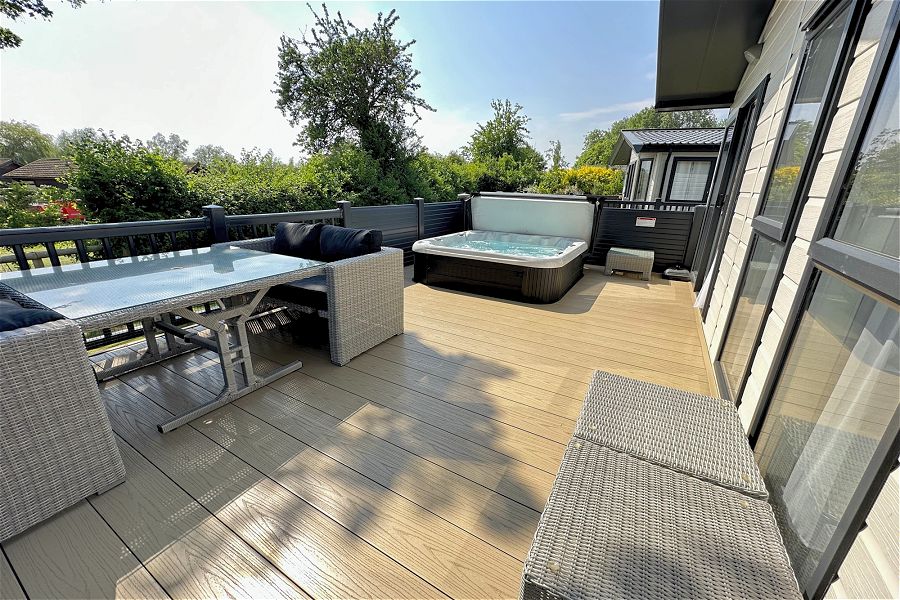 Oak View Lodge Decking Area