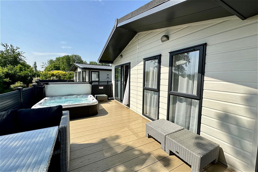 Oak View Lodge Decking Area