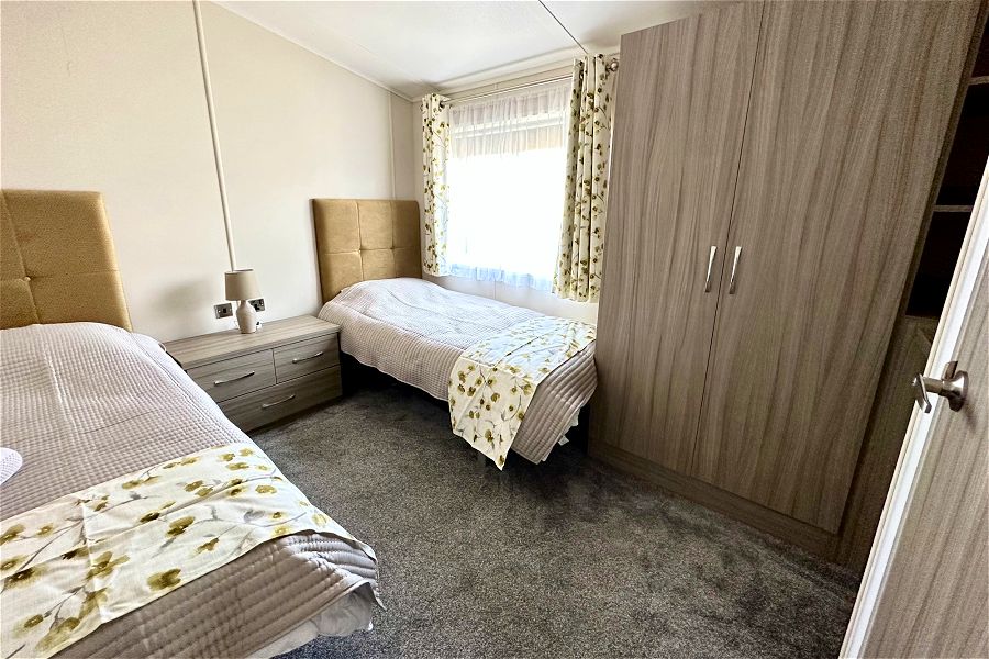 Oak View Lodge Twin Bedrrom