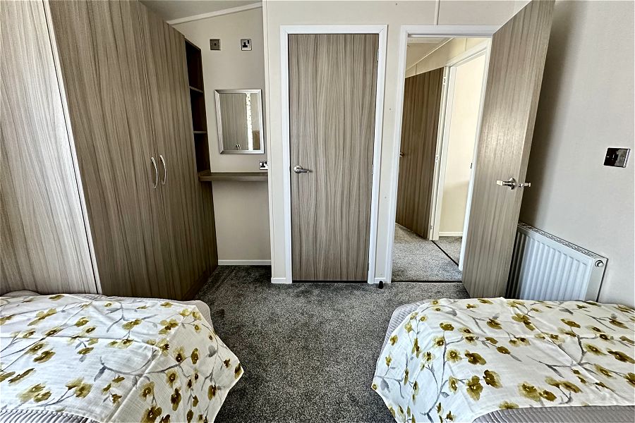 Oak View Lodge Twin Bedrrom
