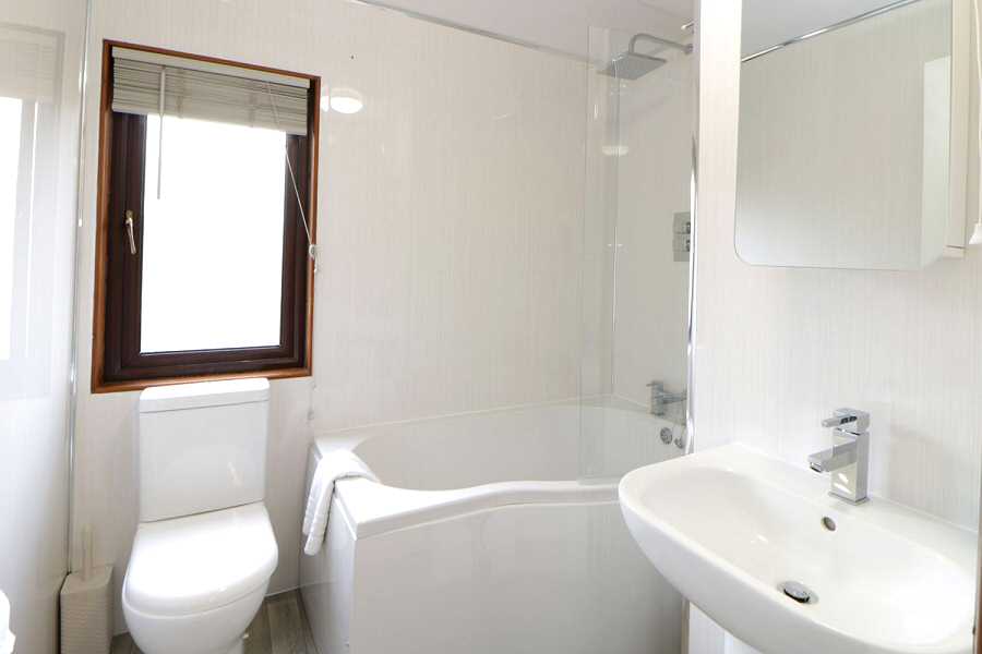 Argyll Chalets Osprey Bathroom