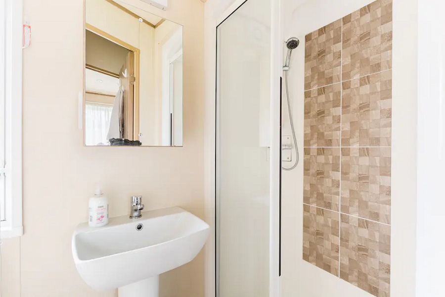 Paws Lodge Bathroom