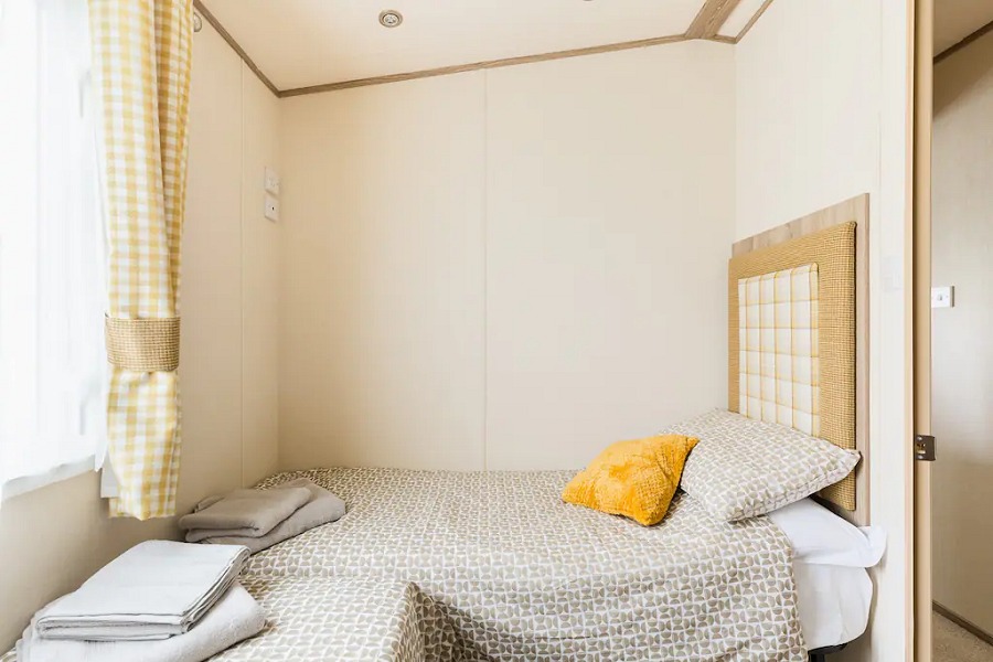 Paws Lodge Twin Bedroom