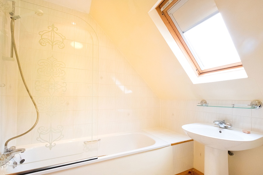 Capercaillie Cottage Bathroom