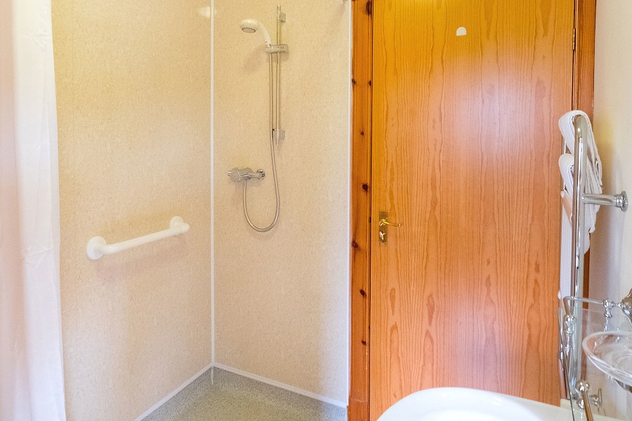 Capercaillie Cottage Wetroom