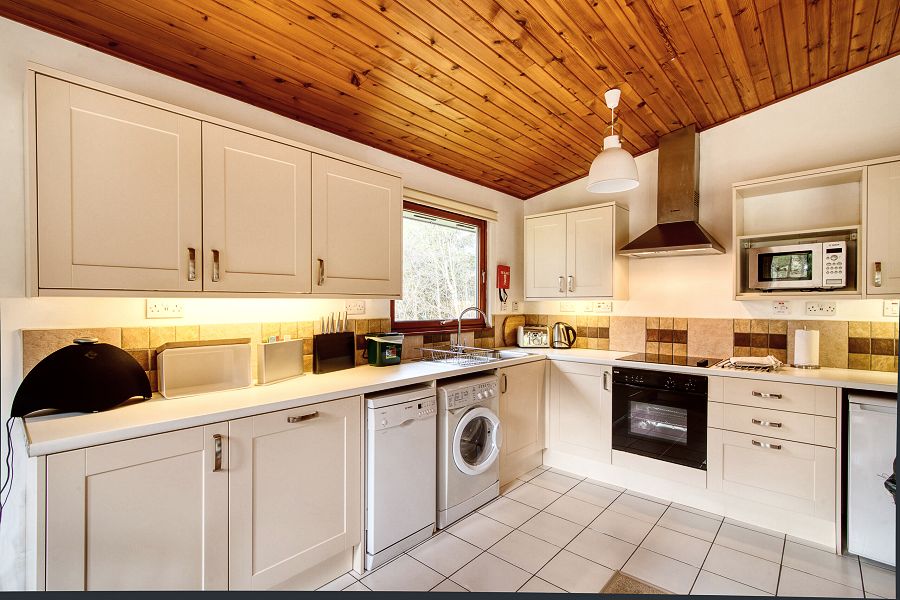 Portnellan Fisher Chalet Kitchen