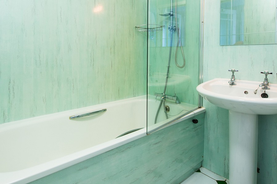 Curlew Cottage Bathroom