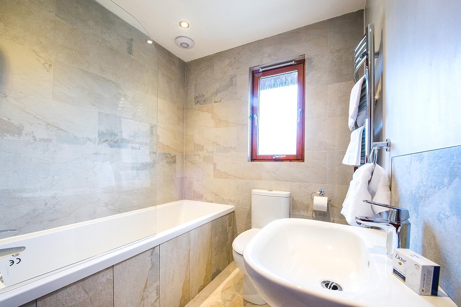 Gamekeeper Chalet Bathroom