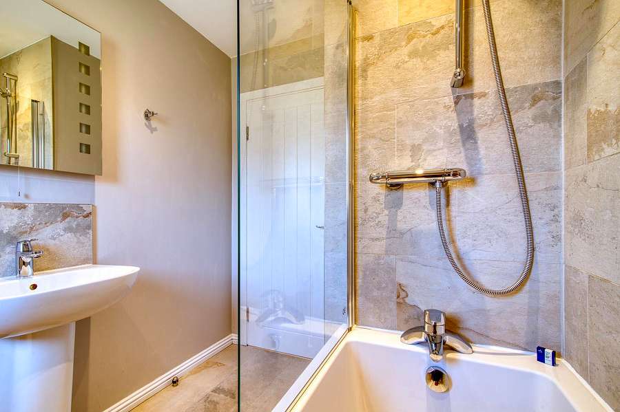 Gamekeeper Chalet Bathroom