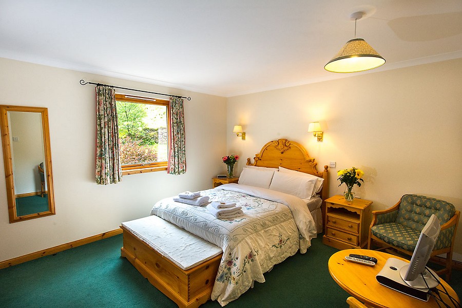 Portnellan Ghillies Chalet Double Bedroom