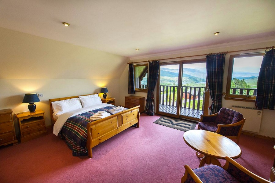 Portnellan Ghillies Chalet Double Bedroom